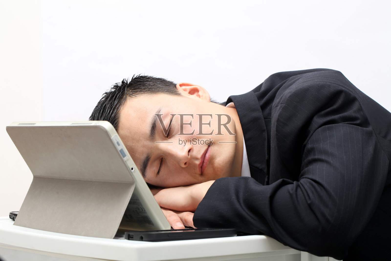 一名男子睡觉的照片照片摄影图片_ID:414089501-Veer图库