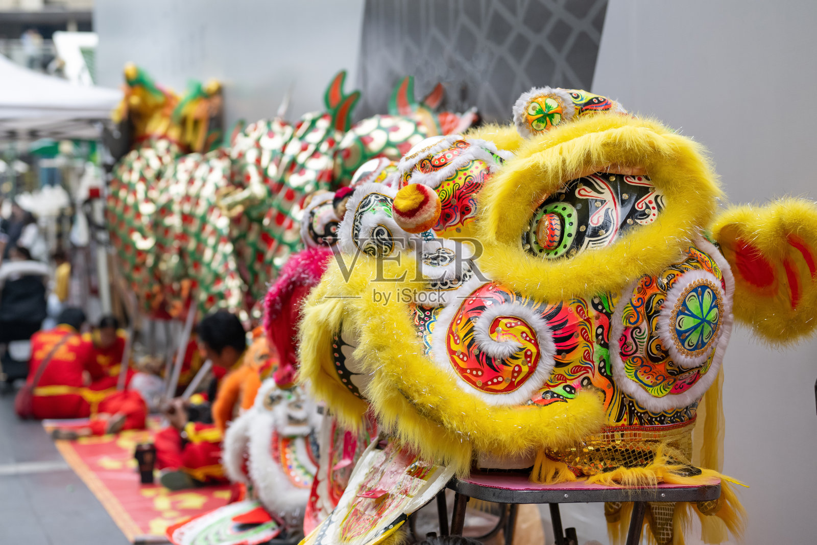 中国节日狮子头服装照片摄影图片