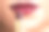 一个女人的嘴在涂口红的特写镜头素材图片