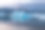 美丽的日落与翡翠蓝的冰山融化在Jokulsarlon冰川泻湖。素材图片